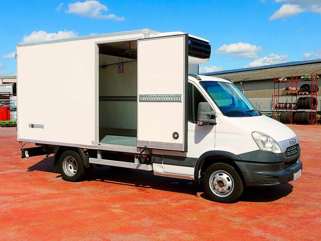 Iveco 35C13 DAILY KUHLKOFFER CARRIER XARIOS 600 MULTI - Koelwagen: afbeelding 3 Iveco 35C13 DAILY KUHLKOFFER CARRIER XARIOS 600 MULTI - Koelwagen: afbeelding 3