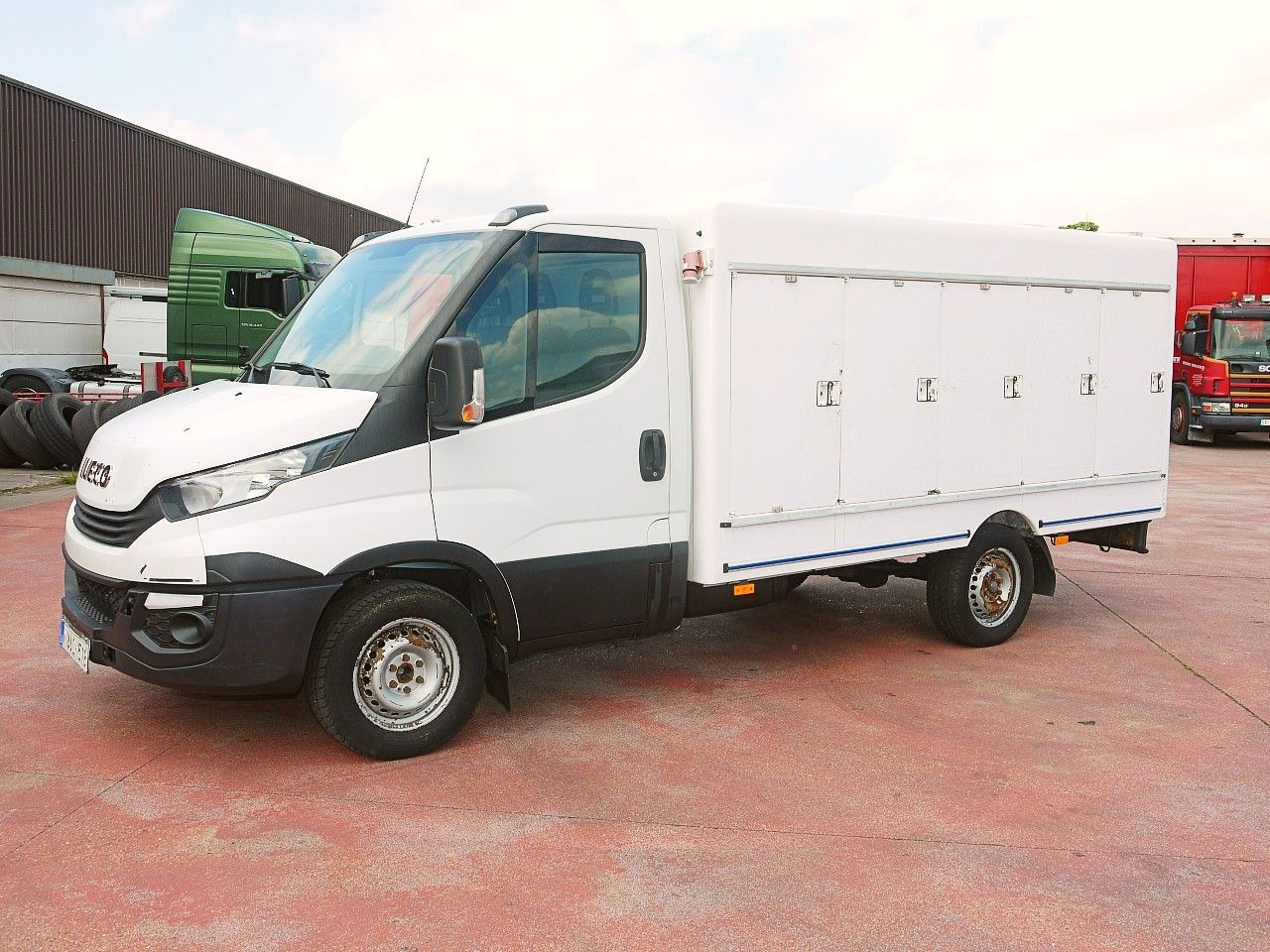 Iveco 35S12 DAILY ISOTHERM KOFFER 5 TURIG / AIRCO - Koelwagen: afbeelding 4 Iveco 35S12 DAILY ISOTHERM KOFFER 5 TURIG / AIRCO - Koelwagen: afbeelding 4