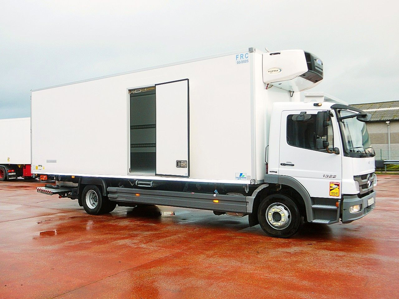 Mercedes-Benz 1322 ATEGO KUHLKOFFER CARRIER SUPRA 850 A/C LUFT - Koelwagen vrachtwagen: afbeelding 3 Mercedes-Benz 1322 ATEGO KUHLKOFFER CARRIER SUPRA 850 A/C LUFT - Koelwagen vrachtwagen: afbeelding 3