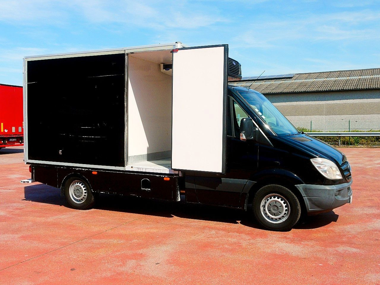 Mercedes-Benz 319 SPRINTER V6 KUHLKOFFER CARRIER PULSOR 600 MT - Koelwagen: afbeelding 3 Mercedes-Benz 319 SPRINTER V6 KUHLKOFFER CARRIER PULSOR 600 MT - Koelwagen: afbeelding 3