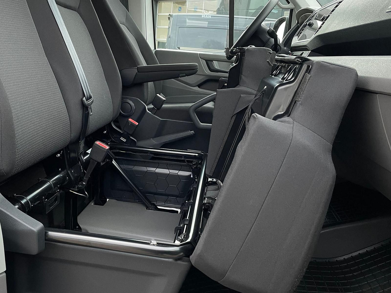 Gesloten bestelwagen, Bestelwagen met dubbele cabine MAN TGE 3.180 L3H3 MIXTO 4x4 STANDHZ DIFF AHK ACC: afbeelding 19 Gesloten bestelwagen, Bestelwagen met dubbele cabine MAN TGE 3.180 L3H3 MIXTO 4x4 STANDHZ DIFF AHK ACC: afbeelding 19