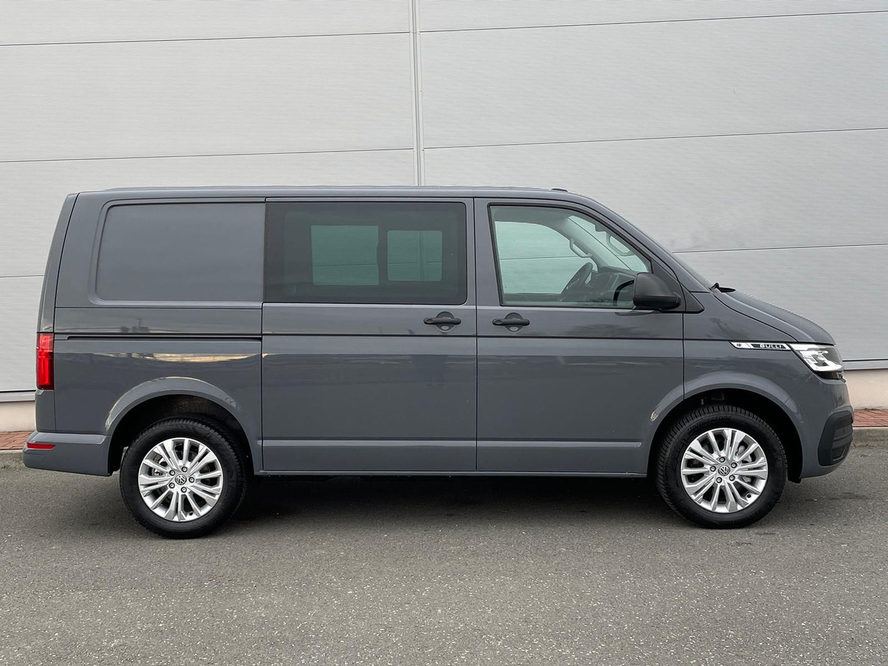 Volkswagen T6.1 Transporter 4MOTION NAVI STANDHZ ACC PDC - Minibus, Personenvervoer: afbeelding 5 Volkswagen T6.1 Transporter 4MOTION NAVI STANDHZ ACC PDC - Minibus, Personenvervoer: afbeelding 5