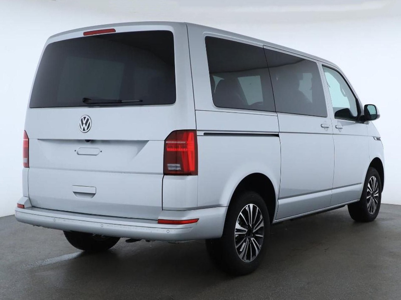 Volkswagen T6.1 Transporter Kombi KR LED STANDHZ ACC NAVI - Personenvervoer: afbeelding 2 Volkswagen T6.1 Transporter Kombi KR LED STANDHZ ACC NAVI - Personenvervoer: afbeelding 2