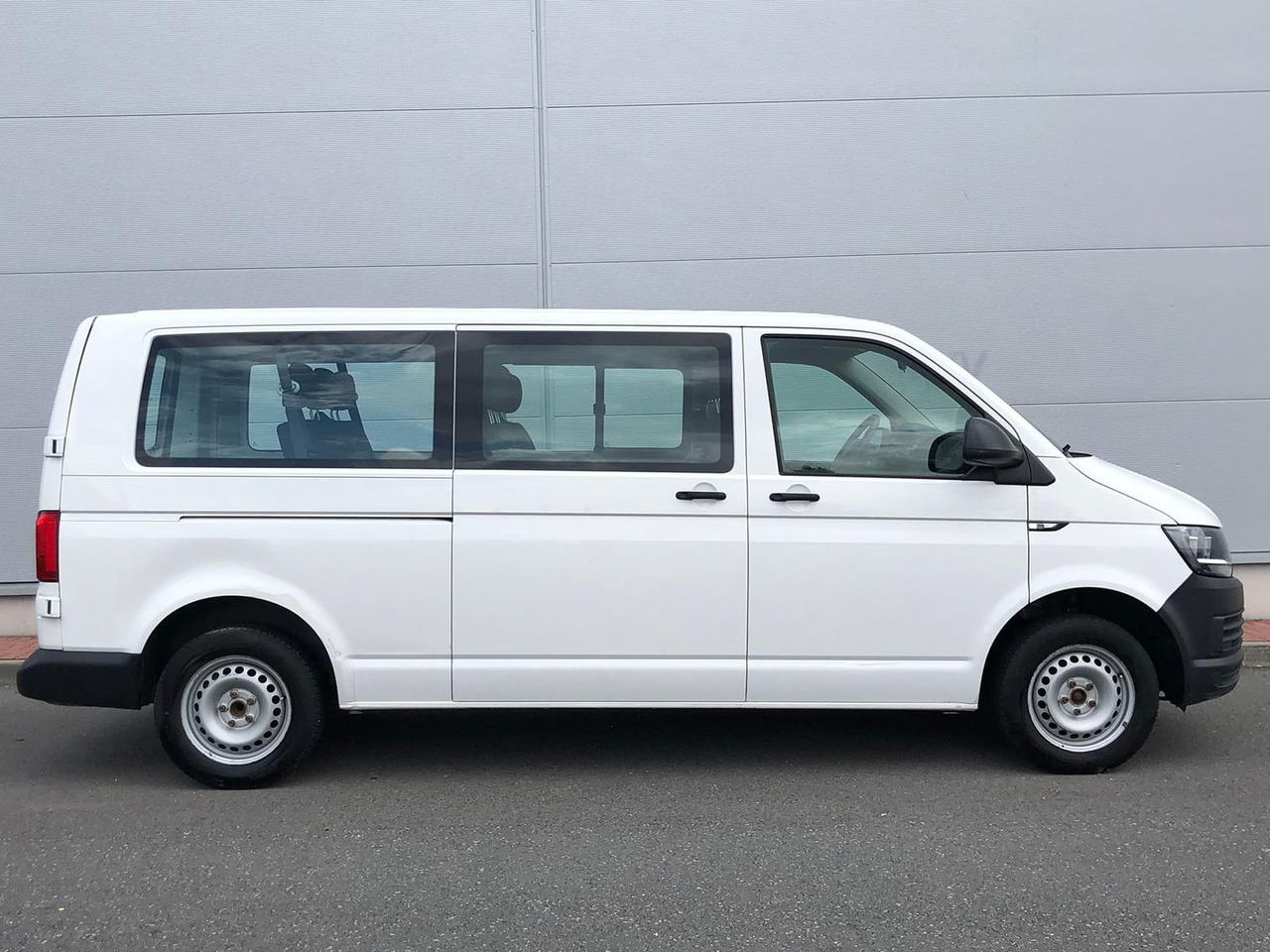 Volkswagen T6 Transporter 2.0 TDI Kombi lang 9-SITZE TEMP - Stationwagen: afbeelding 5 Volkswagen T6 Transporter 2.0 TDI Kombi lang 9-SITZE TEMP - Stationwagen: afbeelding 5