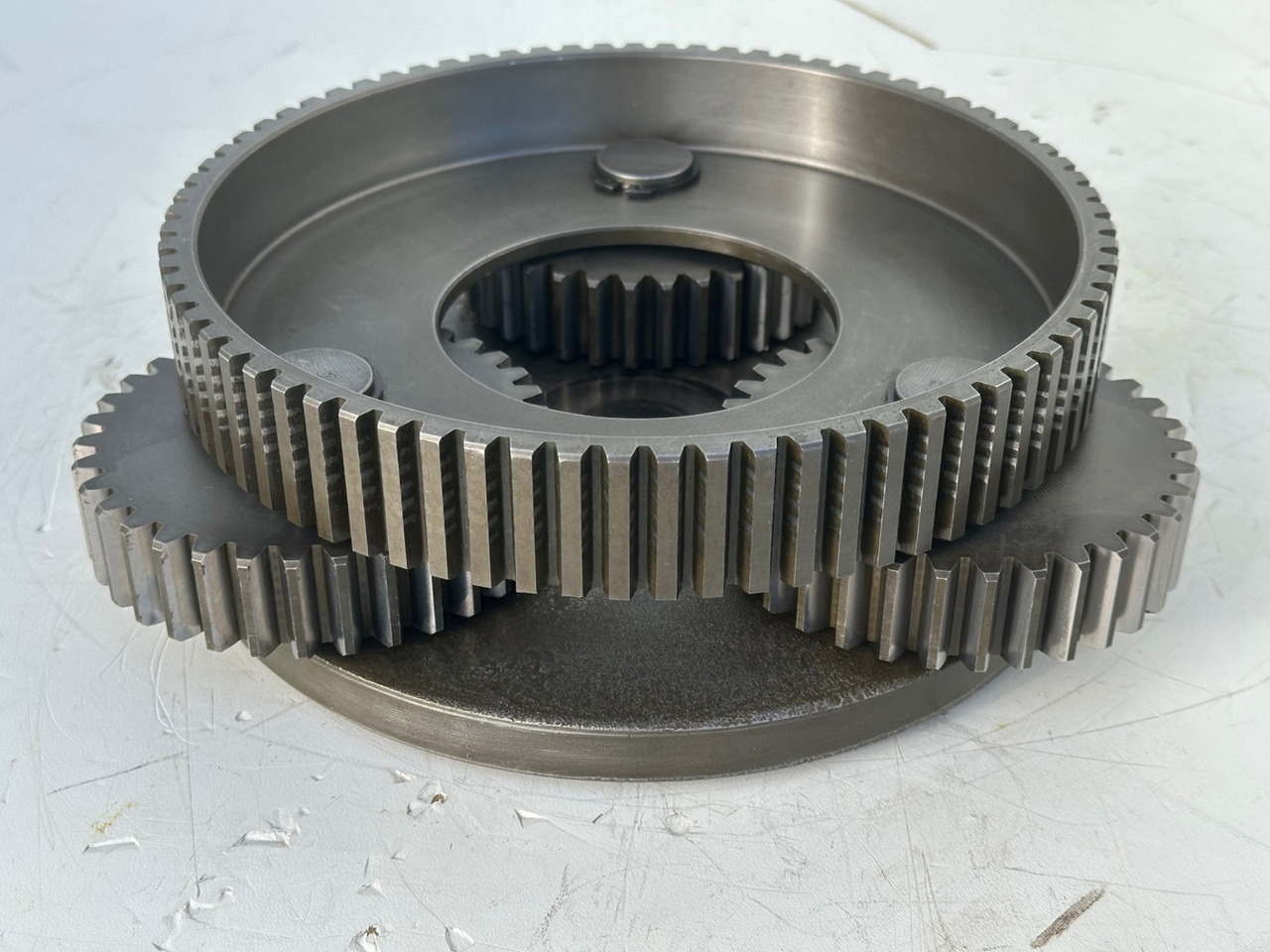 LIEBHERR Original Planetenträger ID-Nr.944171103 mit Planetenräder ID-Nr.944110603-ID-Nr.90201469 mit Lamellenträger ID-Nr.944112103. A900C,A944B,E942,LOS942,LOS944,P942,P944,R942,R944,R944B. #HRV# - Zwenkmotor voor Graafmachine: afbeelding 2 LIEBHERR Original Planetenträger ID-Nr.944171103 mit Planetenräder ID-Nr.944110603-ID-Nr.90201469 mit Lamellenträger ID-Nr.944112103. A900C,A944B,E942,LOS942,LOS944,P942,P944,R942,R944,R944B. #HRV# - Zwenkmotor voor Graafmachine: afbeelding 2