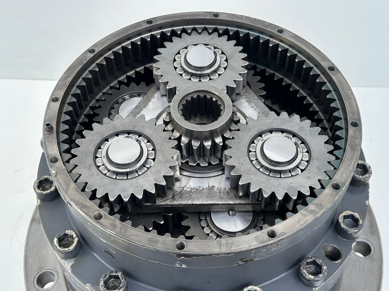 LIEBHERR Original Schwenkantrieb Typ:GFB2160 mit ID-Nr.11657357 – ID-Nr.12204229 – ID-Nr.12947309. R920 S-1545, R920-1545, R922LC-1442, R922 LC-1443, R924 LC-1444, R924 LC-1445. #11657357.04.10# - Zwenkmotor voor Rupsgraafmachine: afbeelding 4 LIEBHERR Original Schwenkantrieb Typ:GFB2160 mit ID-Nr.11657357 – ID-Nr.12204229 – ID-Nr.12947309. R920 S-1545, R920-1545, R922LC-1442, R922 LC-1443, R924 LC-1444, R924 LC-1445. #11657357.04.10# - Zwenkmotor voor Rupsgraafmachine: afbeelding 4