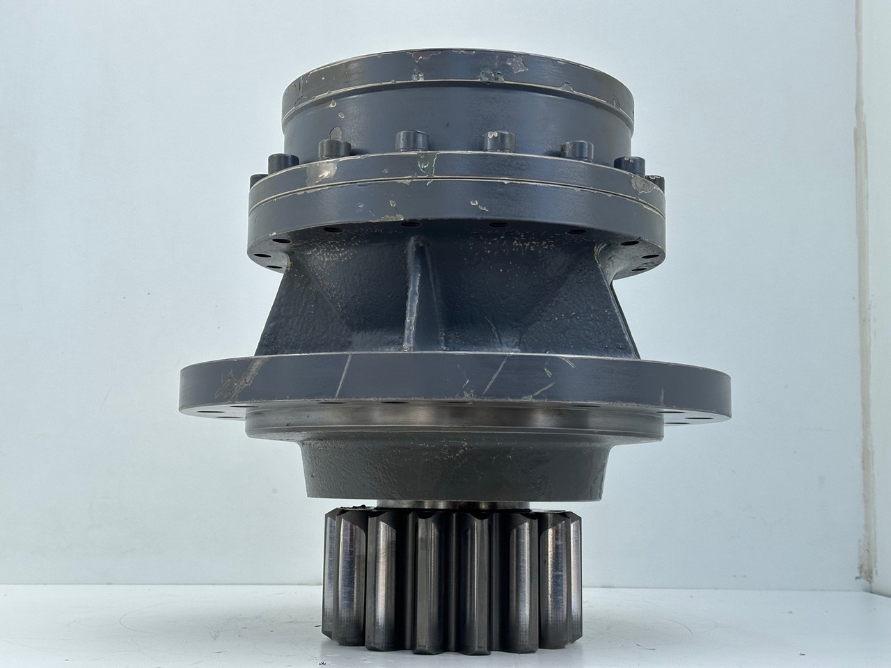 LIEBHERR Original Schwenkantrieb Typ:GFB2160 mit ID-Nr.11657357 – ID-Nr.12204229 – ID-Nr.12947309. R920 S-1545, R920-1545, R922LC-1442, R922 LC-1443, R924 LC-1444, R924 LC-1445. #11657357.04.10# - Zwenkmotor voor Rupsgraafmachine: afbeelding 2 LIEBHERR Original Schwenkantrieb Typ:GFB2160 mit ID-Nr.11657357 – ID-Nr.12204229 – ID-Nr.12947309. R920 S-1545, R920-1545, R922LC-1442, R922 LC-1443, R924 LC-1444, R924 LC-1445. #11657357.04.10# - Zwenkmotor voor Rupsgraafmachine: afbeelding 2