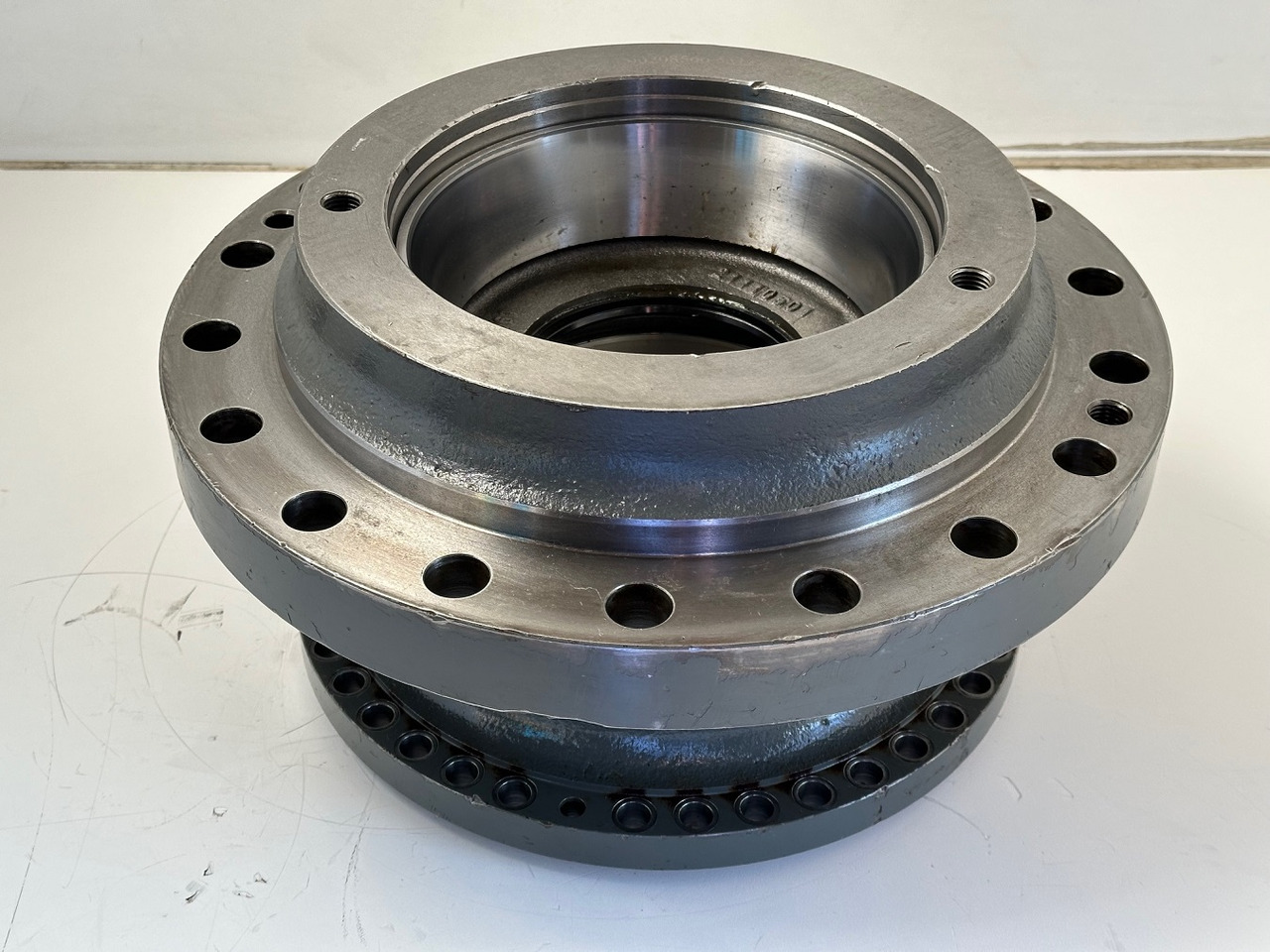 Liebherr Abtriebswellengehäuse ID-Nr.90208566 inkl. beiden Kegelrollenlager ID-Nr.10030908 - ID-Nr.761001903. LH40, LH50, R926, R928, R930. #90208566.1903# - Versnellingsbak en onderdelen voor Bouwmachine: afbeelding 4 Liebherr Abtriebswellengehäuse ID-Nr.90208566 inkl. beiden Kegelrollenlager ID-Nr.10030908 - ID-Nr.761001903. LH40, LH50, R926, R928, R930. #90208566.1903# - Versnellingsbak en onderdelen voor Bouwmachine: afbeelding 4