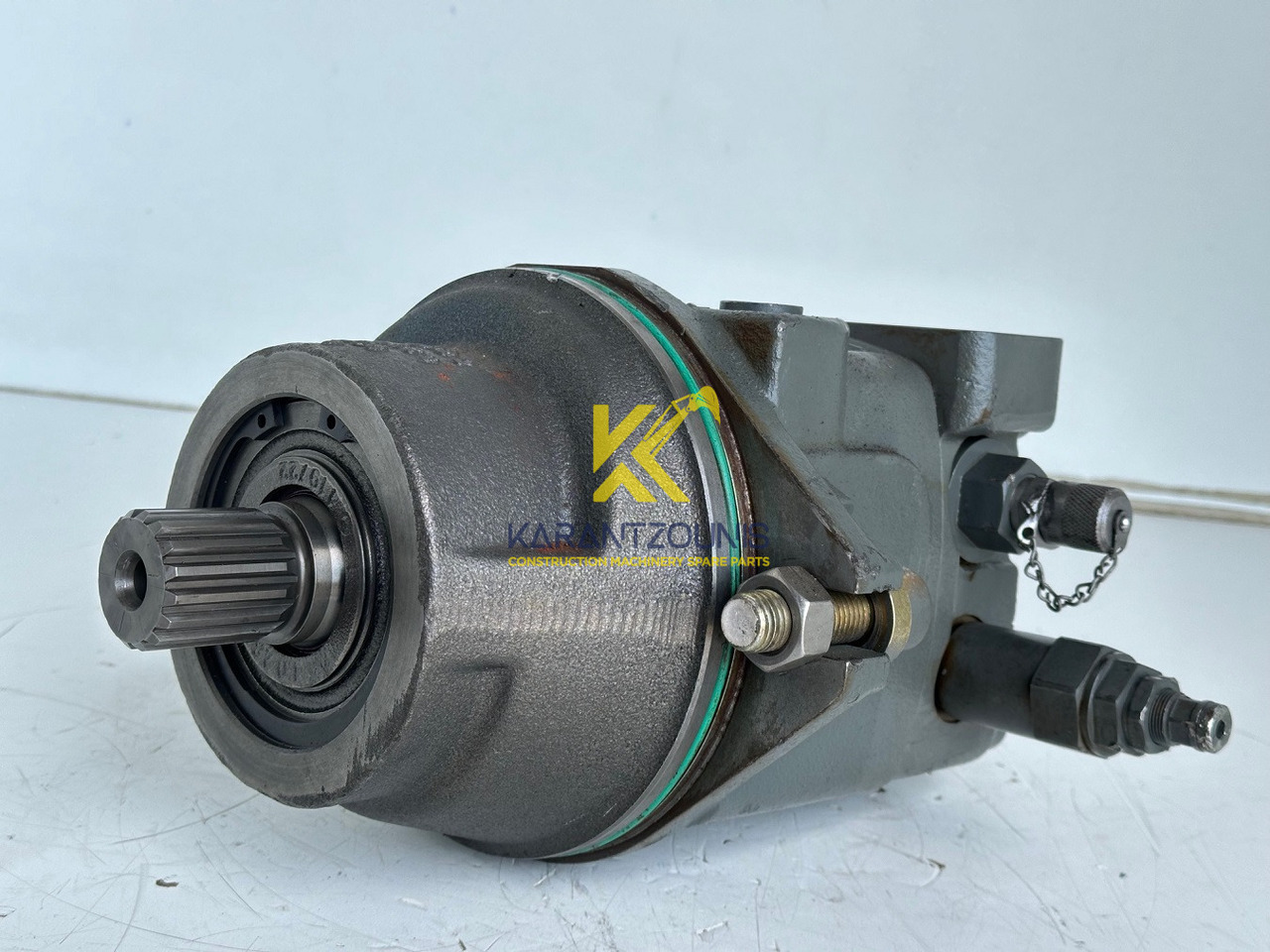 Liebherr Hydraulikeinbaumotor Typ:FMF058, ID-Nr.10122576 - ID-Nr.10145827 - ID-Nr.11371069. LOS1906, P924 COMP , R906, R906 PROTO, R916, R922, R924, R924 COMP, R926 COMP, R926 K LC. #39780# - Hydromotor voor Graafmachine: afbeelding 1 Liebherr Hydraulikeinbaumotor Typ:FMF058, ID-Nr.10122576 - ID-Nr.10145827 - ID-Nr.11371069. LOS1906, P924 COMP , R906, R906 PROTO, R916, R922, R924, R924 COMP, R926 COMP, R926 K LC. #39780# - Hydromotor voor Graafmachine: afbeelding 1