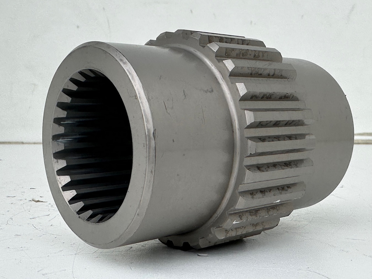 Liebherr Lamellenträger ID-Nr.9443788 - ID-Nr.944378803. FAT550, FAT550P046, FAT550P050, FAT600P081, FAT1000/102. #9443788.23.03# - Eindaandrijving voor Bouwmachine: afbeelding 1 Liebherr Lamellenträger ID-Nr.9443788 - ID-Nr.944378803. FAT550, FAT550P046, FAT550P050, FAT600P081, FAT1000/102. #9443788.23.03# - Eindaandrijving voor Bouwmachine: afbeelding 1