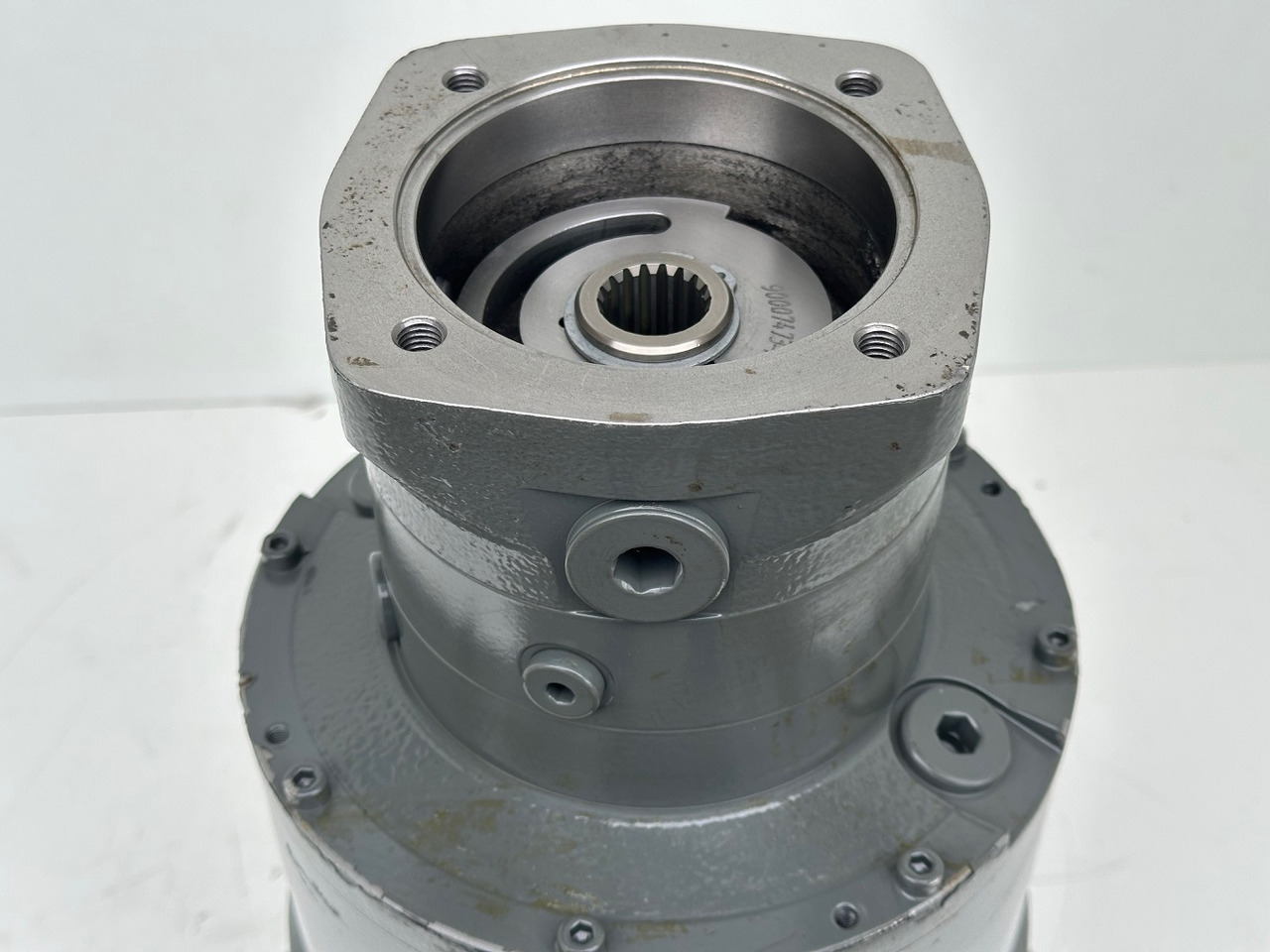 Liebherr Liebherr Drehwerkantrieb Typ:DAT200/1455 mit ID-Nr.13763178 - ID-Nr.13777972. #13763178.545-01216# - Zwenkmotor voor Rupskraan: afbeelding 4 Liebherr Liebherr Drehwerkantrieb Typ:DAT200/1455 mit ID-Nr.13763178 - ID-Nr.13777972. #13763178.545-01216# - Zwenkmotor voor Rupskraan: afbeelding 4