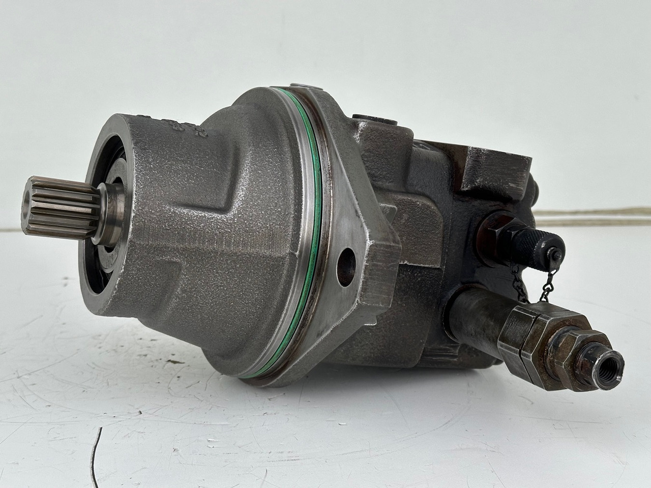 Liebherr Original Hydraulikeinbaumotor FMF045. ID-Nr.12464105. SAT250/287. LH18M, LH22C, LH22M, LH24M, LH26EC, LH26EM, LH26M. #12464105.20985# - Zwenkmotor voor Bouwmachine: afbeelding 2 Liebherr Original Hydraulikeinbaumotor FMF045. ID-Nr.12464105. SAT250/287. LH18M, LH22C, LH22M, LH24M, LH26EC, LH26EM, LH26M. #12464105.20985# - Zwenkmotor voor Bouwmachine: afbeelding 2