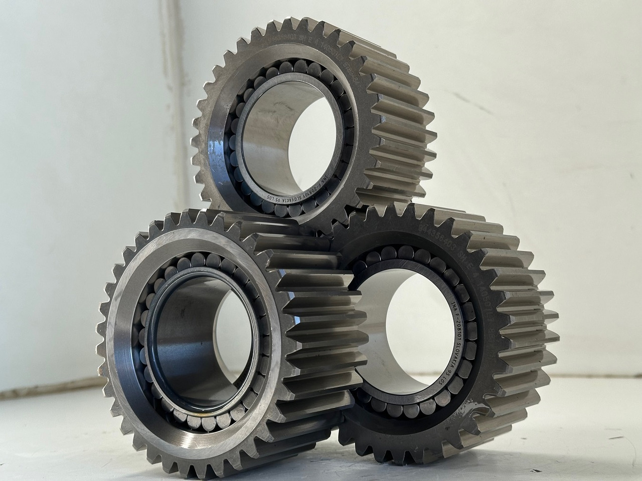 Liebherr Planetenrad ID-Nr.944356303 - ID-Nr.9443563 - ID-Nr.90208496 mit Zylinderrollenlager ID-Nr.761003403 - ID-Nr.10167340. #944356403.01# - Zwenkmotor voor Graafmachine: afbeelding 1 Liebherr Planetenrad ID-Nr.944356303 - ID-Nr.9443563 - ID-Nr.90208496 mit Zylinderrollenlager ID-Nr.761003403 - ID-Nr.10167340. #944356403.01# - Zwenkmotor voor Graafmachine: afbeelding 1