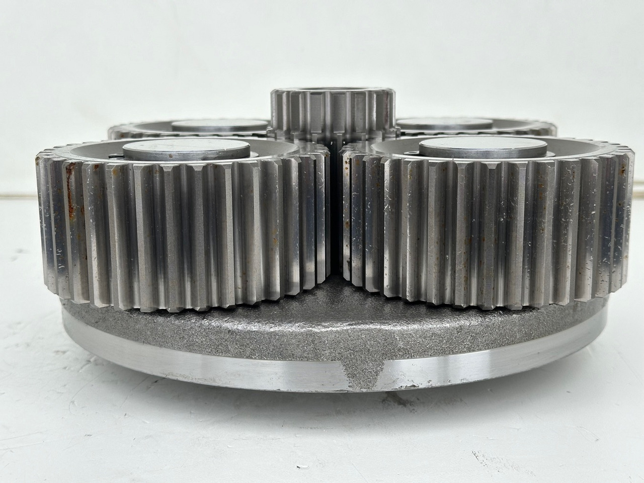 Liebherr Planetenträger ID-Nr.90006540 mit Planetenrad ID-Nr.9443074 - ID-Nr.944307403 - ID-Nr.90208594 und Sonnenrad ID-Nr.90208596. SAT300/271, SAT300/282, SAT300/288, SAT300/295. #SET.1903#. - Zwenkmotor voor Bouwmachine: afbeelding 3 Liebherr Planetenträger ID-Nr.90006540 mit Planetenrad ID-Nr.9443074 - ID-Nr.944307403 - ID-Nr.90208594 und Sonnenrad ID-Nr.90208596. SAT300/271, SAT300/282, SAT300/288, SAT300/295. #SET.1903#. - Zwenkmotor voor Bouwmachine: afbeelding 3