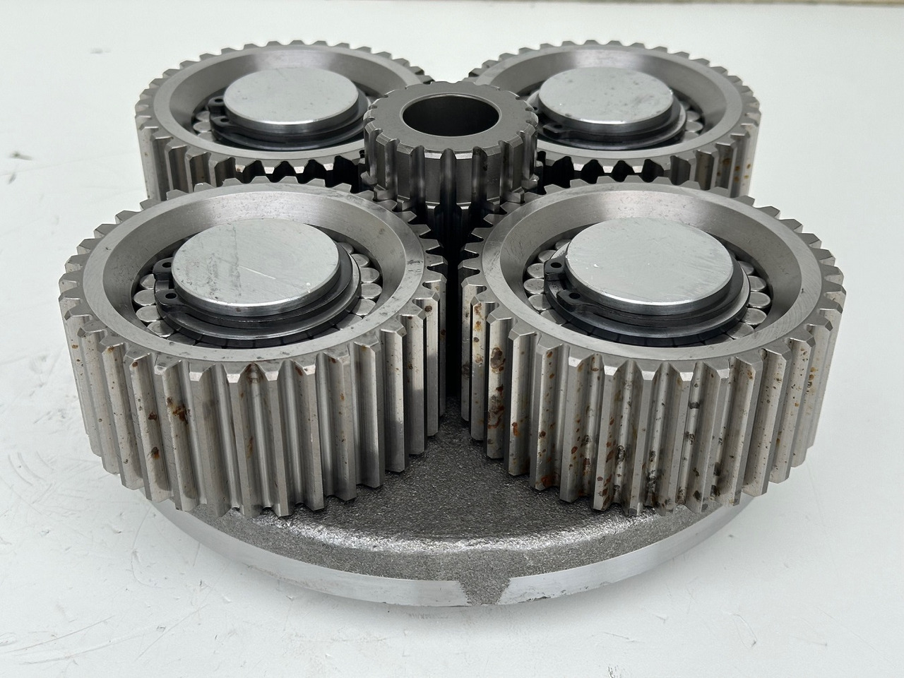 Liebherr Planetenträger ID-Nr.90006540 mit Planetenrad ID-Nr.9443074 - ID-Nr.944307403 - ID-Nr.90208594 und Sonnenrad ID-Nr.90208596. SAT300/271, SAT300/282, SAT300/288, SAT300/295. #SET.1903#. - Zwenkmotor voor Bouwmachine: afbeelding 2 Liebherr Planetenträger ID-Nr.90006540 mit Planetenrad ID-Nr.9443074 - ID-Nr.944307403 - ID-Nr.90208594 und Sonnenrad ID-Nr.90208596. SAT300/271, SAT300/282, SAT300/288, SAT300/295. #SET.1903#. - Zwenkmotor voor Bouwmachine: afbeelding 2