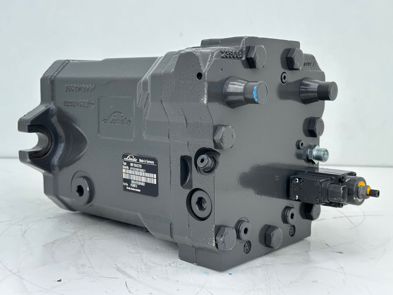 Linde Verstellmotor-Axialkolbenmotor Typ:HMV135-02 2710. #HMV135-02.2710# - Hydromotor: afbeelding 4 Linde Verstellmotor-Axialkolbenmotor Typ:HMV135-02 2710. #HMV135-02.2710# - Hydromotor: afbeelding 4