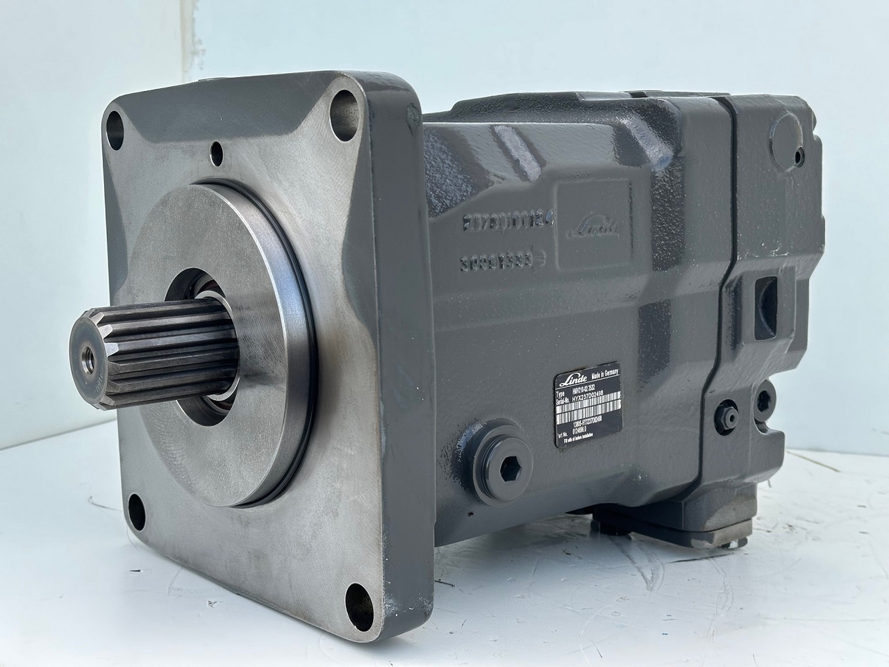Linde Verstellmotor-Axialkolbenmotor Typ:HMV210-02 2532. #HMV210-02.2532# - Hydromotor: afbeelding 1 Linde Verstellmotor-Axialkolbenmotor Typ:HMV210-02 2532. #HMV210-02.2532# - Hydromotor: afbeelding 1
