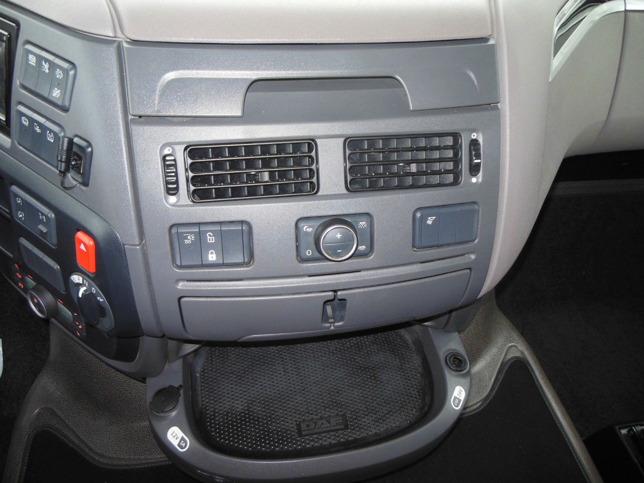 Leasing  DAF XF 106.480 SC, STANDART, NEUE TACHO, TOP!! DAF XF 106.480 SC, STANDART, NEUE TACHO, TOP!!: afbeelding 19