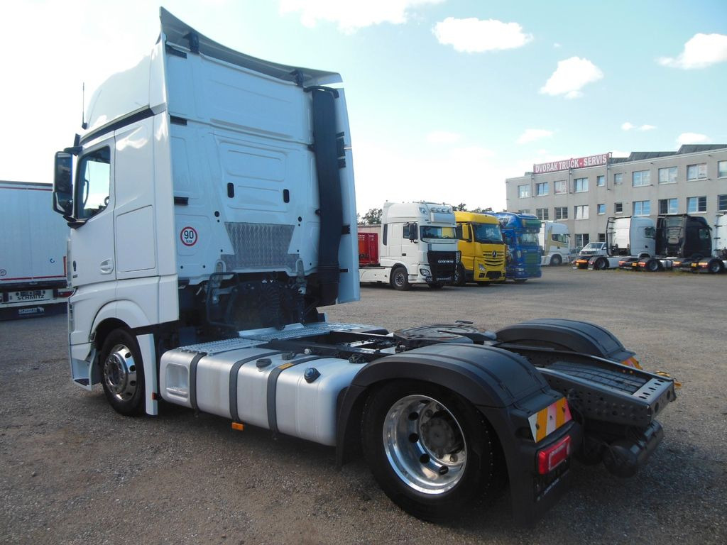Mercedes-Benz ACTROS 1851,LOWDECK,STANDKLIMA,ALU FELGEN,TOP!!! - Trekker: afbeelding 4 Mercedes-Benz ACTROS 1851,LOWDECK,STANDKLIMA,ALU FELGEN,TOP!!! - Trekker: afbeelding 4