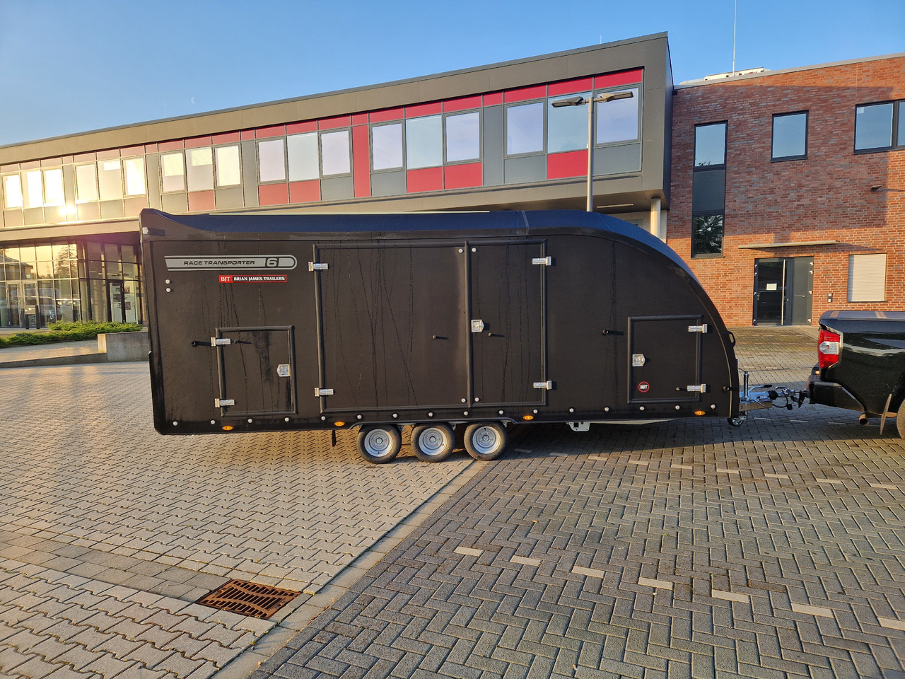 Autotransport aanhangwagen BJT Race Transporter 6 550x235x189cm black elektrisch kippbar ASR Tridem 10" 3500kg Modell 2024: afbeelding 8