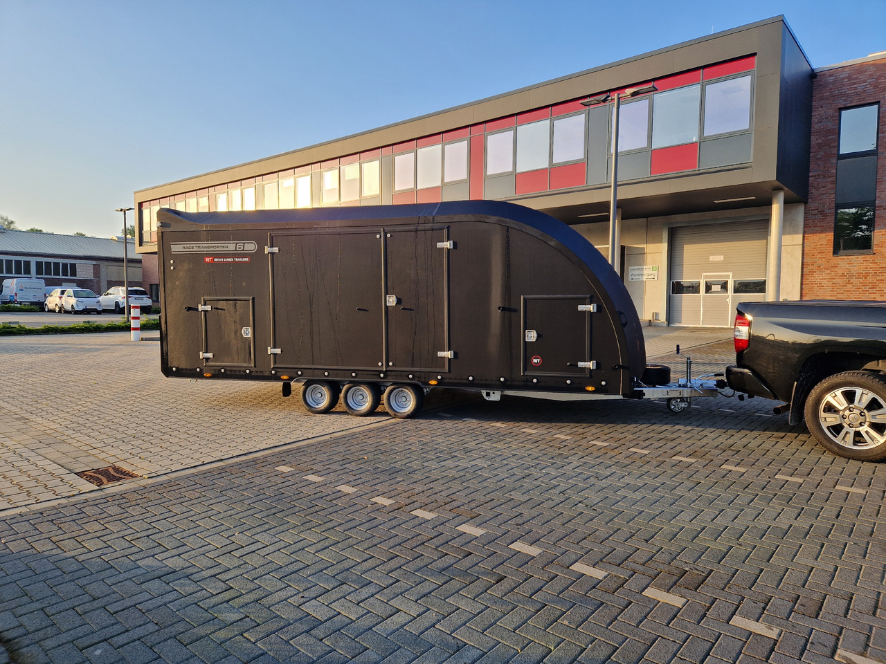 Autotransport aanhangwagen BJT Race Transporter 6 550x235x189cm black elektrisch kippbar ASR Tridem 10" 3500kg Modell 2024: afbeelding 7
