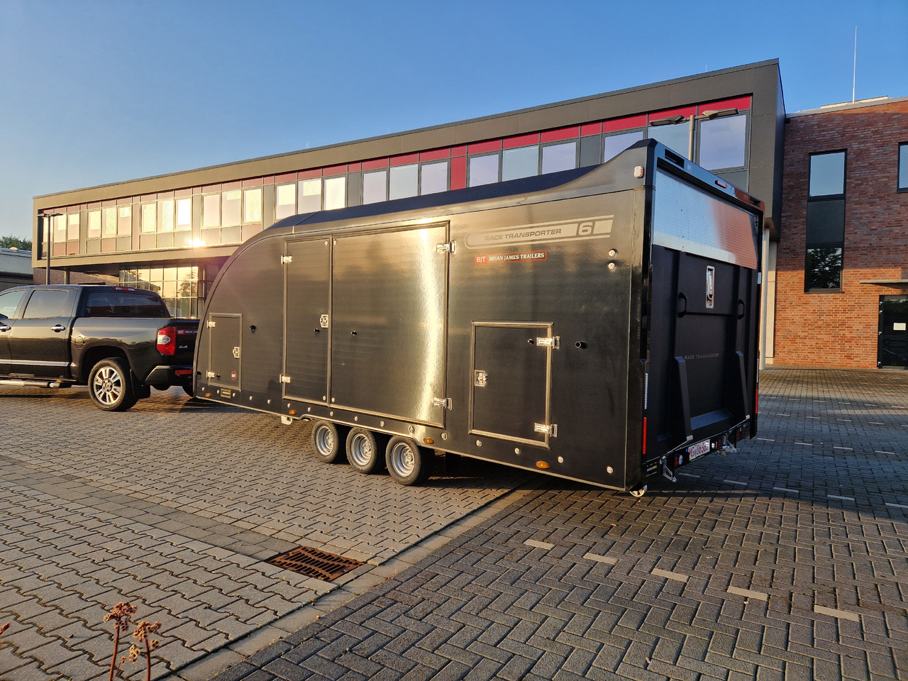 Autotransport aanhangwagen BJT Race Transporter 6 550x235x189cm black elektrisch kippbar ASR Tridem 10" 3500kg Modell 2024: afbeelding 6