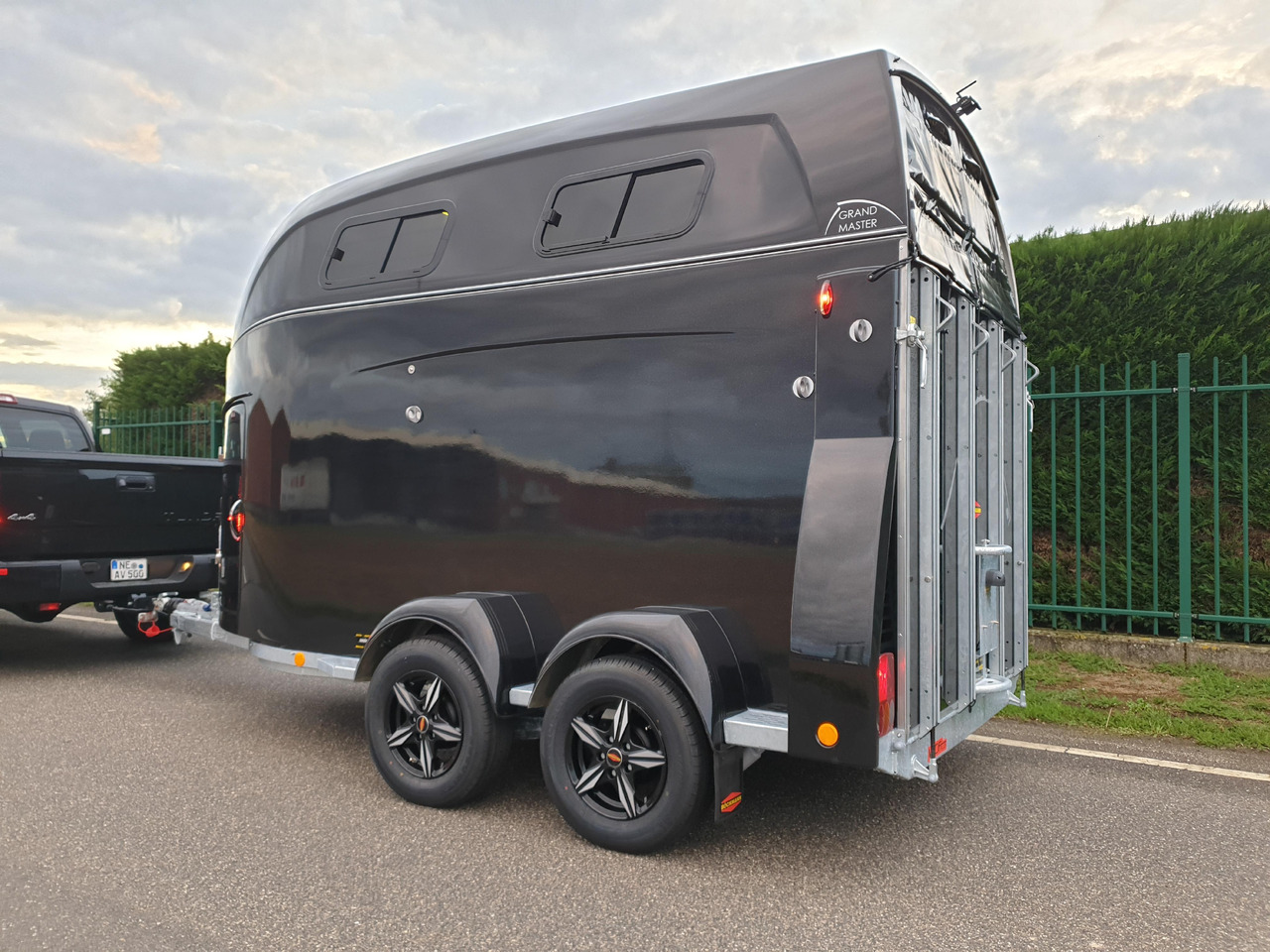 Paardentrailer Böckmann Pferdeanhänger Grand Master SKA black Kamera Alufelgen WCF 100km/H 2700kg Modell 2024: afbeelding 6