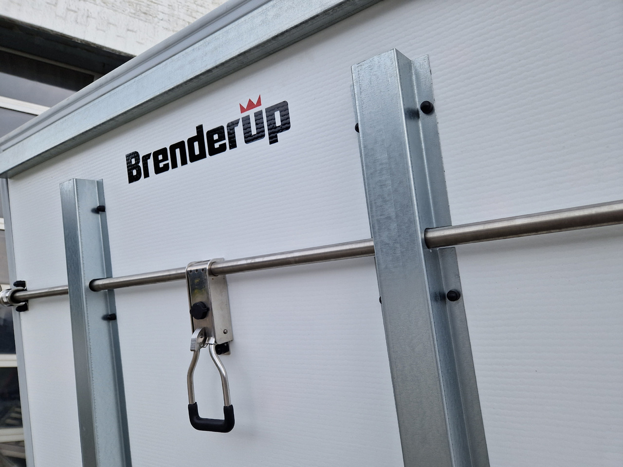 Gesloten aanhangwagen Brenderup Cargo Dynamic CD300 TB R 300x150x185cm Heckrampe Wabenwände (M) 2000kg: afbeelding 11 Gesloten aanhangwagen Brenderup Cargo Dynamic CD300 TB R 300x150x185cm Heckrampe Wabenwände (M) 2000kg: afbeelding 11