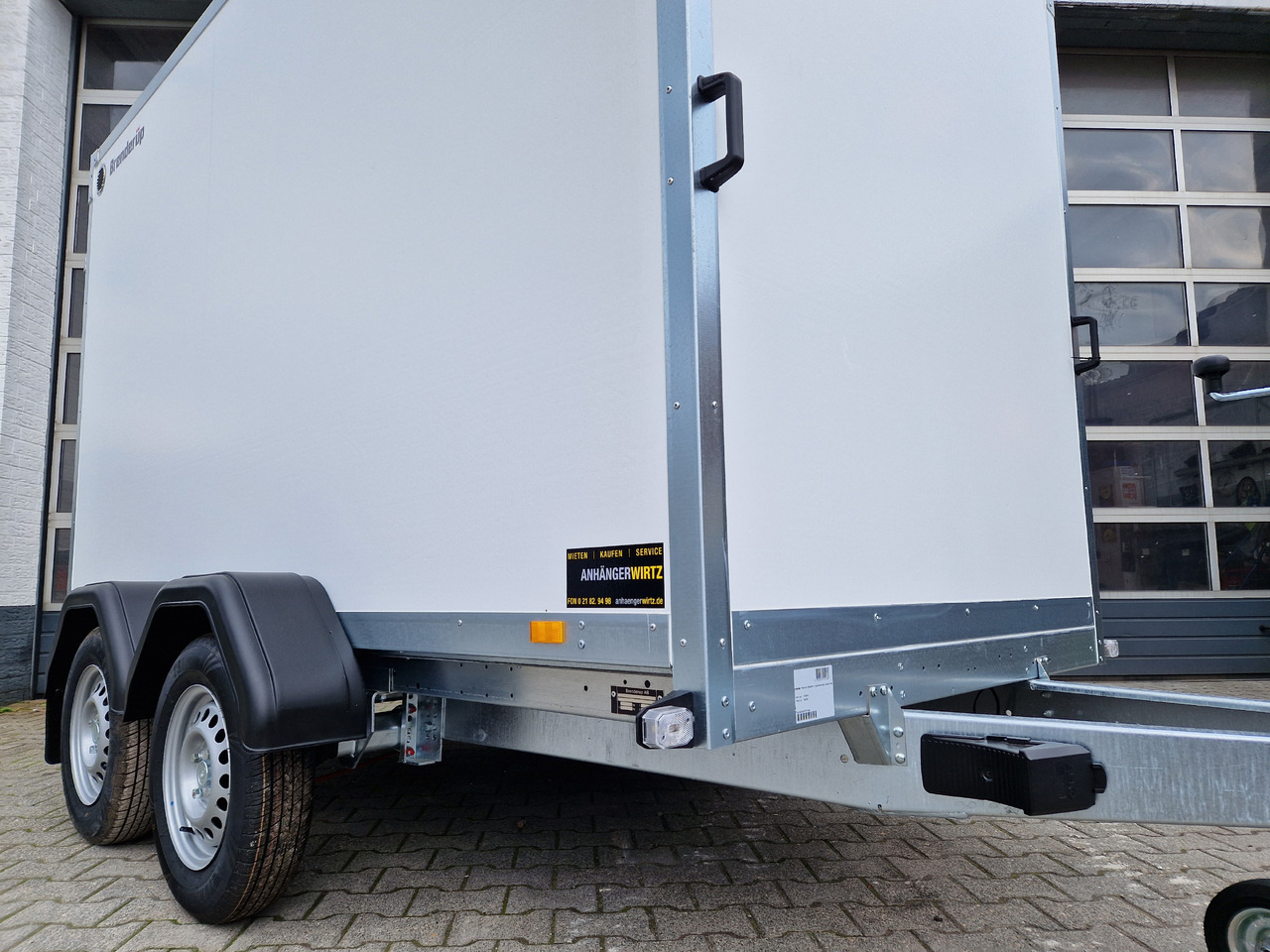 Gesloten aanhangwagen Brenderup Cargo Dynamic CD300 TB R 300x150x185cm Heckrampe Wabenwände (M) 2000kg: afbeelding 15 Gesloten aanhangwagen Brenderup Cargo Dynamic CD300 TB R 300x150x185cm Heckrampe Wabenwände (M) 2000kg: afbeelding 15