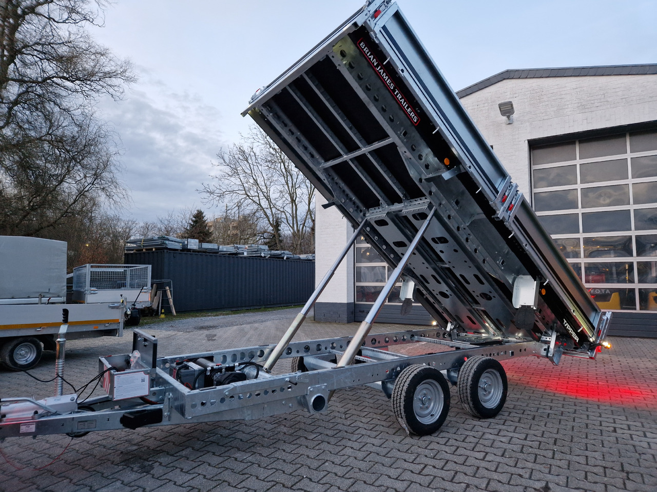 Brian James Trailer CarGO Tipper 400x200x30cm elektro Pendelklappe blackline LED 3500kg Tandem - Kipper aanhangwagen: afbeelding 3 Brian James Trailer CarGO Tipper 400x200x30cm elektro Pendelklappe blackline LED 3500kg Tandem - Kipper aanhangwagen: afbeelding 3