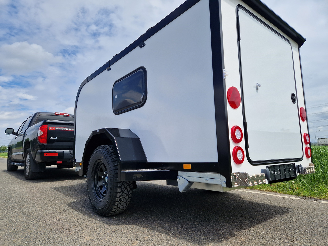 Cargo Base Camp offroad M 290x148x128cm Solar Akku 12 Volt Reeling 1350kg 100km/H - Caravan: afbeelding 3 Cargo Base Camp offroad M 290x148x128cm Solar Akku 12 Volt Reeling 1350kg 100km/H - Caravan: afbeelding 3