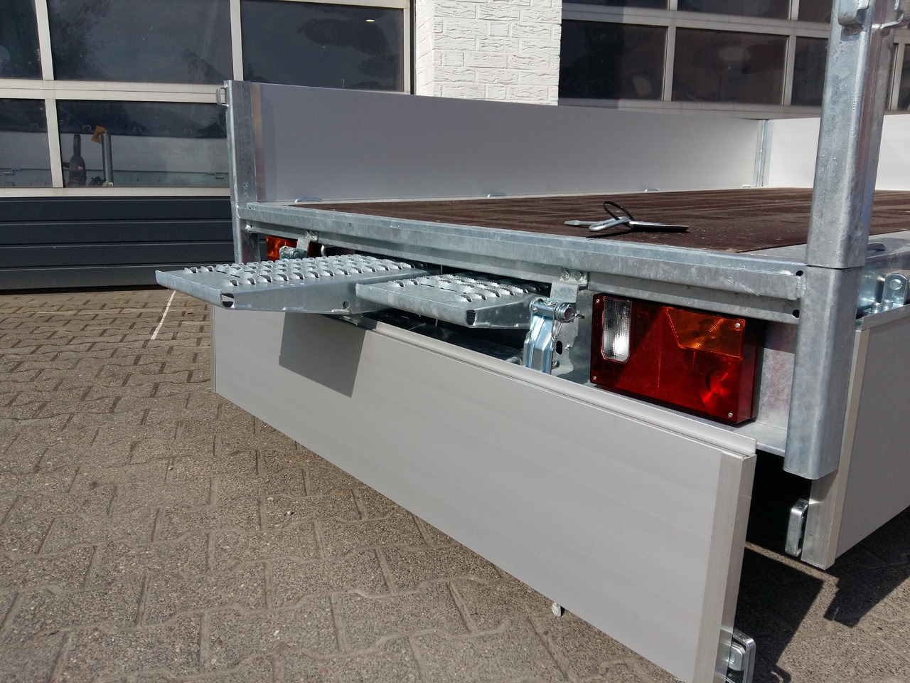 EDUARD Multi 260x150x30cm Lfh: 56cm 10" niedrig Fahrwerk Rampen (S) 1500kg - Aanhangwagen auto: afbeelding 2 EDUARD Multi 260x150x30cm Lfh: 56cm 10" niedrig Fahrwerk Rampen (S) 1500kg - Aanhangwagen auto: afbeelding 2