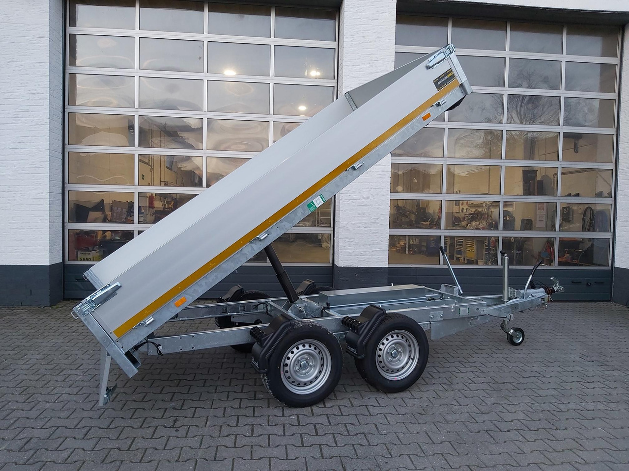 Heck Kipper 310x160x30cm Elektrisch + Handpumpe 2700kg (M) Winter Aktion 24 - Kipper aanhangwagen: afbeelding 5 Heck Kipper 310x160x30cm Elektrisch + Handpumpe 2700kg (M) Winter Aktion 24 - Kipper aanhangwagen: afbeelding 5