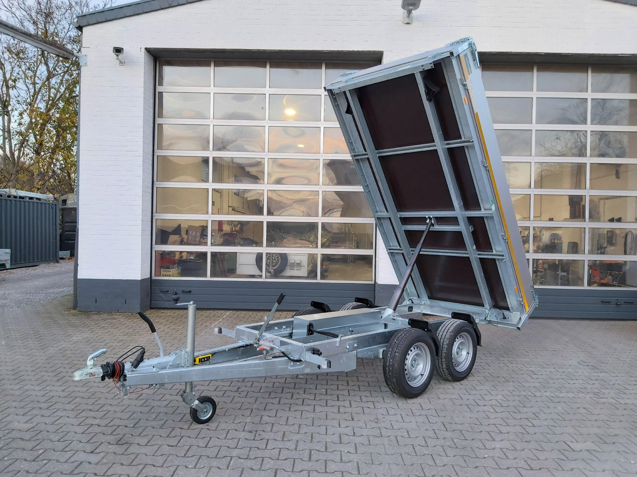 Heck Kipper 310x160x30cm Elektrisch + Handpumpe 2700kg (M) Winter Aktion 24 - Kipper aanhangwagen: afbeelding 2 Heck Kipper 310x160x30cm Elektrisch + Handpumpe 2700kg (M) Winter Aktion 24 - Kipper aanhangwagen: afbeelding 2