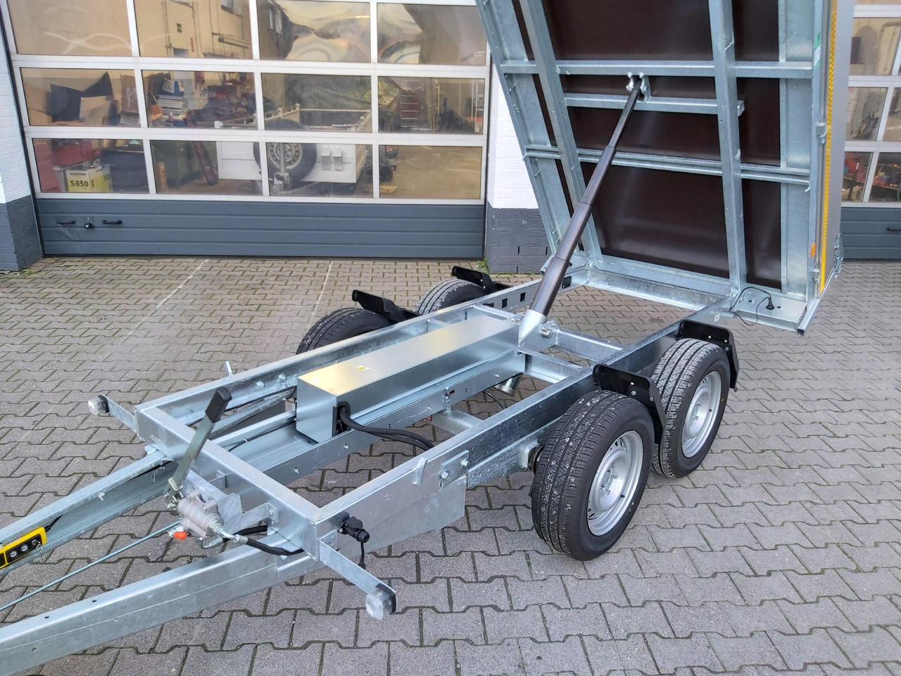 Heck Kipper 310x160x30cm Elektrisch + Handpumpe 2700kg (M) Winter Aktion 24 - Kipper aanhangwagen: afbeelding 3 Heck Kipper 310x160x30cm Elektrisch + Handpumpe 2700kg (M) Winter Aktion 24 - Kipper aanhangwagen: afbeelding 3
