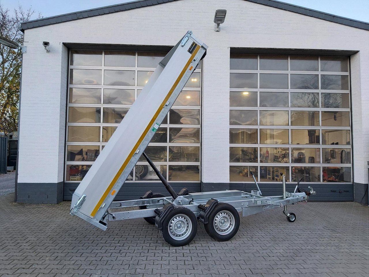 Heck Kipper 310x160x30cm Elektrisch + Handpumpe 2700kg (M) Winter Aktion 24 - Kipper aanhangwagen: afbeelding 4 Heck Kipper 310x160x30cm Elektrisch + Handpumpe 2700kg (M) Winter Aktion 24 - Kipper aanhangwagen: afbeelding 4