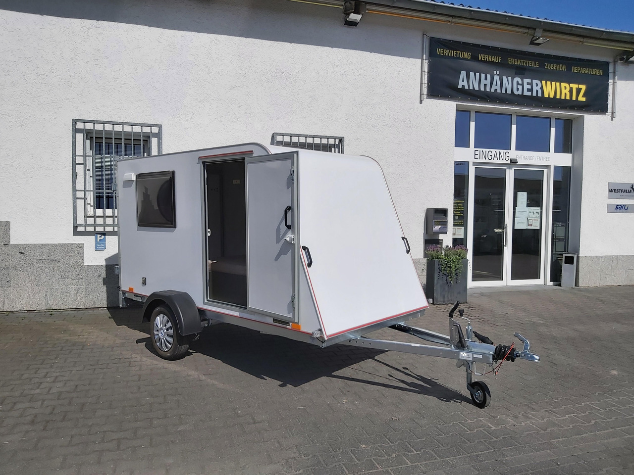 Kargo Camp TFS S Midi 320x150x150cm aero LUX Bett Fenster Seitentür Dachluke Strom 750kg Bremse 2024 - Caravan: afbeelding 1 Kargo Camp TFS S Midi 320x150x150cm aero LUX Bett Fenster Seitentür Dachluke Strom 750kg Bremse 2024 - Caravan: afbeelding 1