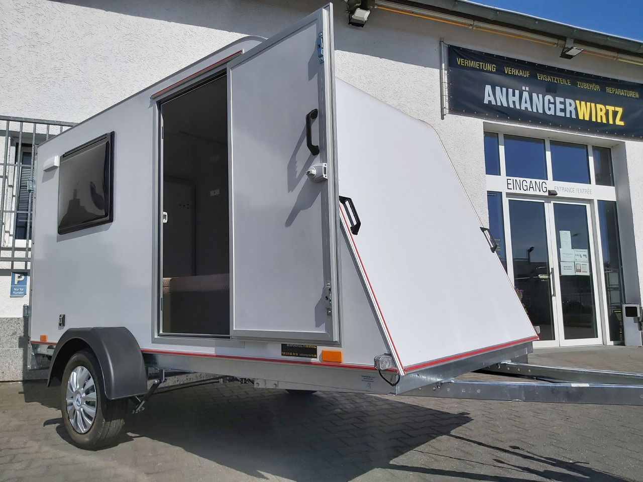 Kargo Camp TFS S Midi 320x150x150cm aero LUX Bett Fenster Seitentür Dachluke Strom 750kg Bremse 2024 - Caravan: afbeelding 2 Kargo Camp TFS S Midi 320x150x150cm aero LUX Bett Fenster Seitentür Dachluke Strom 750kg Bremse 2024 - Caravan: afbeelding 2