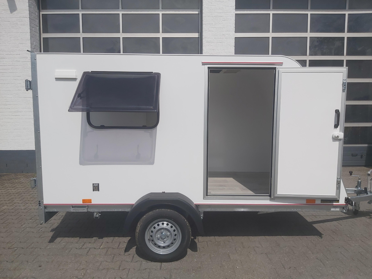 Kargo Camp TFS S Midi 320x150x150cm aero Seitentür Fenster Strom 230V (S) 750kg gebremst Modell 22 - Caravan: afbeelding 4 Kargo Camp TFS S Midi 320x150x150cm aero Seitentür Fenster Strom 230V (S) 750kg gebremst Modell 22 - Caravan: afbeelding 4