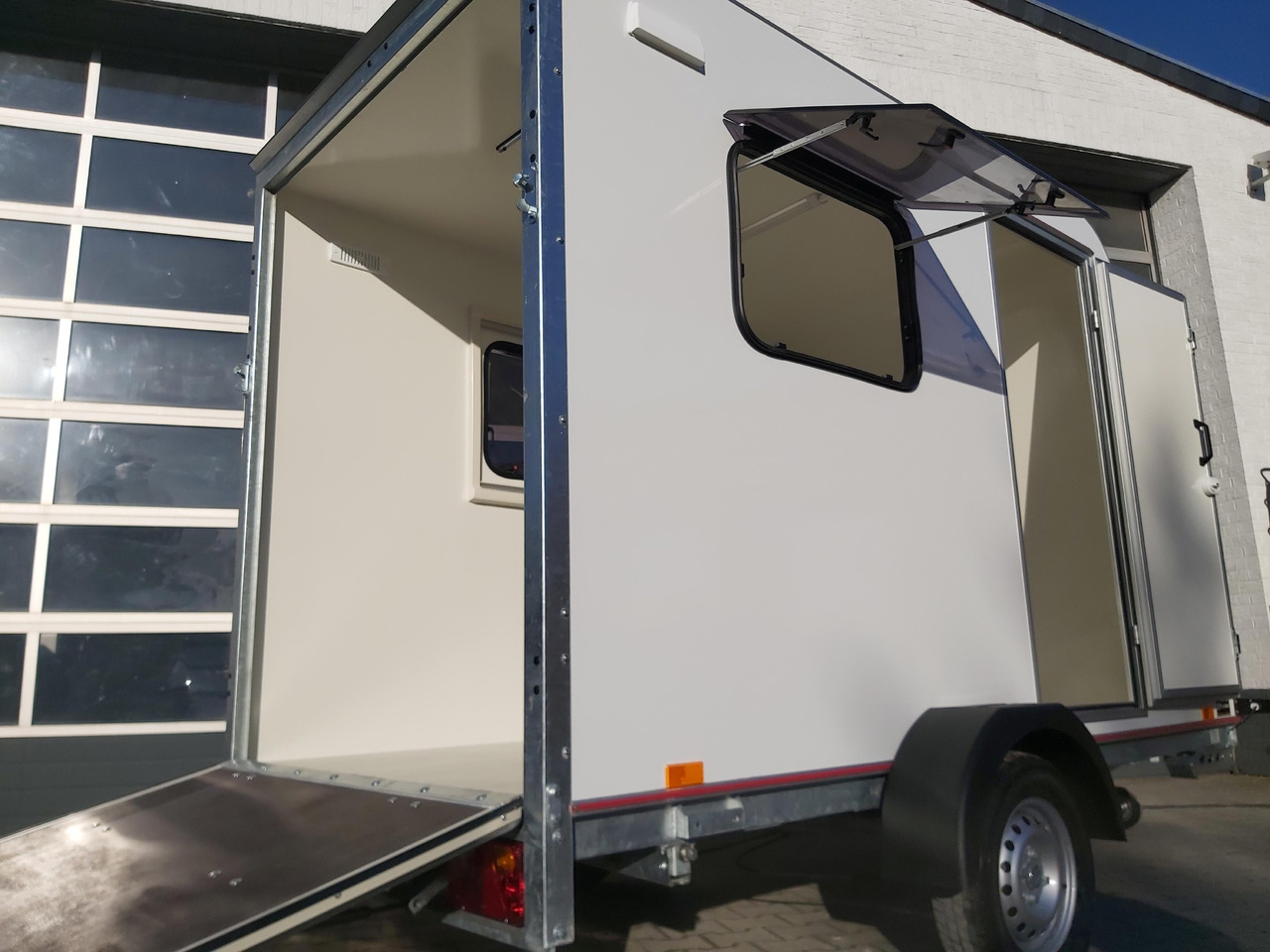 Kargo Camp TFS S Midi+ 320x150x180cm aero Seitentür Rampe Fenster+ 230V 12V 750kg Bremse 100km/H - Caravan: afbeelding 5 Kargo Camp TFS S Midi+ 320x150x180cm aero Seitentür Rampe Fenster+ 230V 12V 750kg Bremse 100km/H - Caravan: afbeelding 5