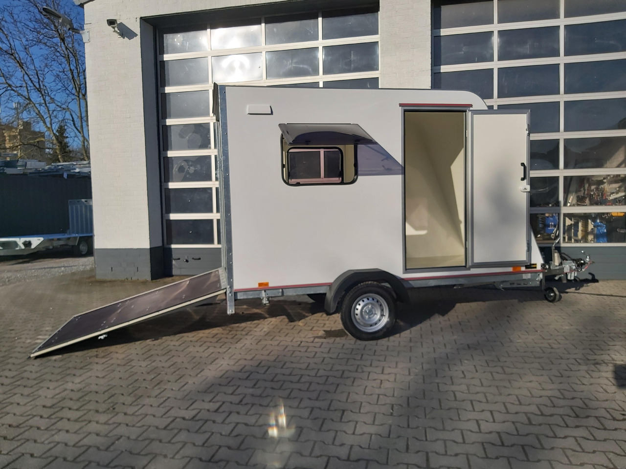 Kargo Camp TFS S Midi+ 320x150x180cm aero Seitentür Rampe Fenster+ 230V 12V 750kg Bremse 100km/H - Caravan: afbeelding 1 Kargo Camp TFS S Midi+ 320x150x180cm aero Seitentür Rampe Fenster+ 230V 12V 750kg Bremse 100km/H - Caravan: afbeelding 1