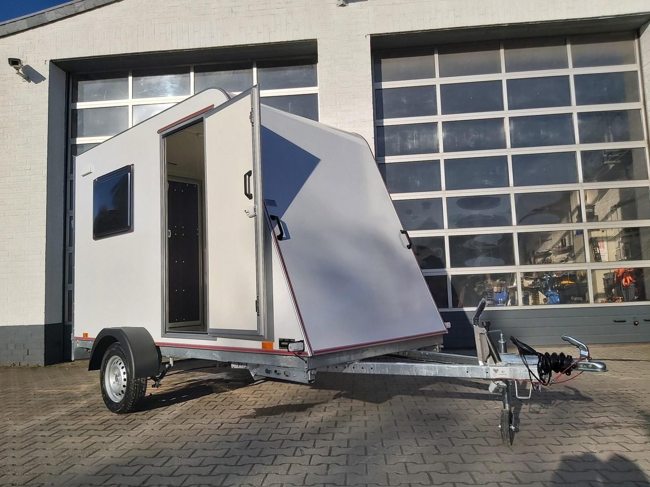 Kargo Camp TFS S Midi+ 320x150x180cm aero Seitentür Rampe Fenster+ 230V 12V 750kg Bremse 100km/H - Caravan: afbeelding 2 Kargo Camp TFS S Midi+ 320x150x180cm aero Seitentür Rampe Fenster+ 230V 12V 750kg Bremse 100km/H - Caravan: afbeelding 2