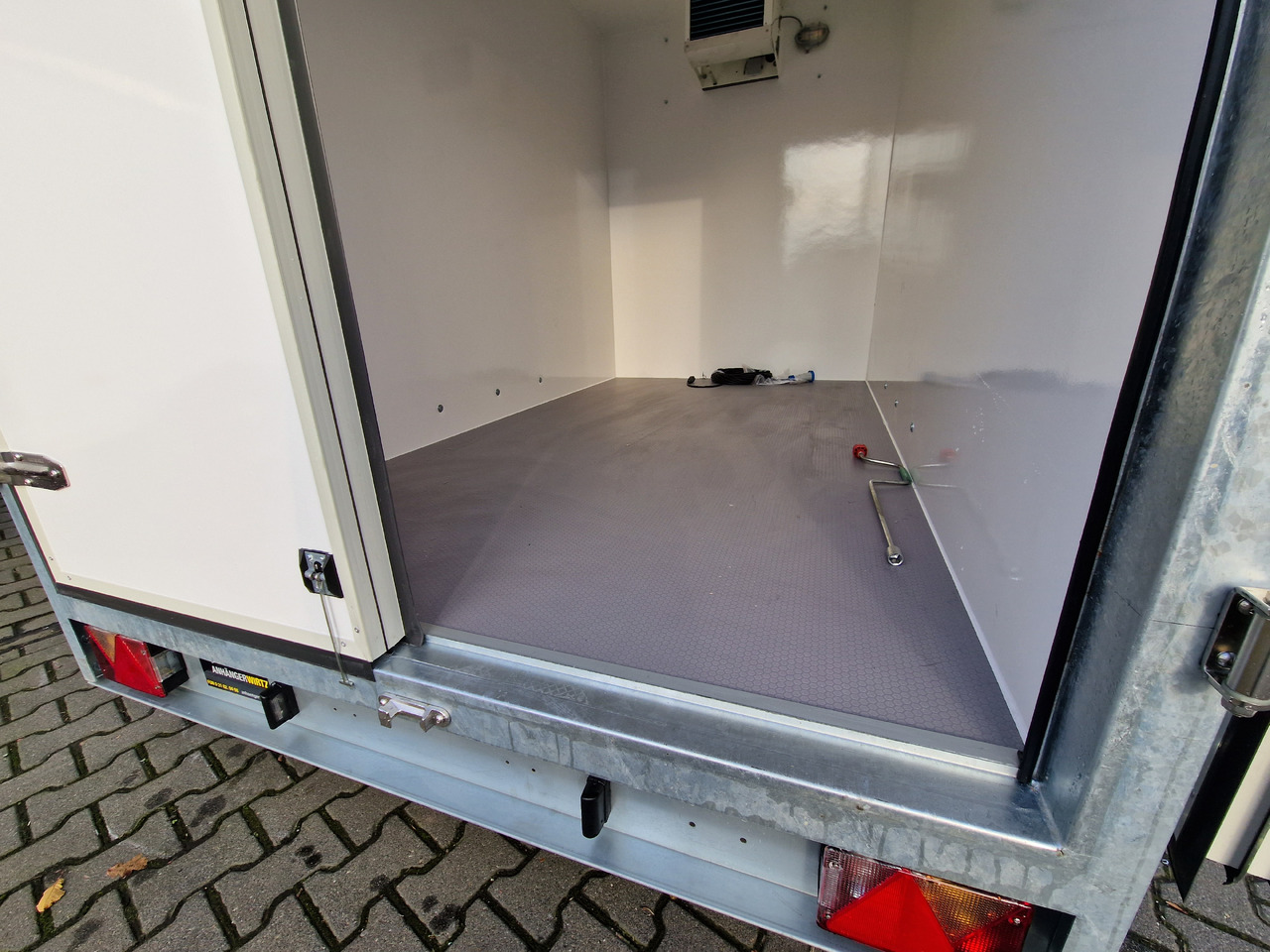 Leasing  Kargo CoolBoxx FK2030HT 296x162x200cm 230V Govi Kühlung Stützen 2000kg 100km/H Abverkauf Kargo CoolBoxx FK2030HT 296x162x200cm 230V Govi Kühlung Stützen 2000kg 100km/H Abverkauf: afbeelding 7