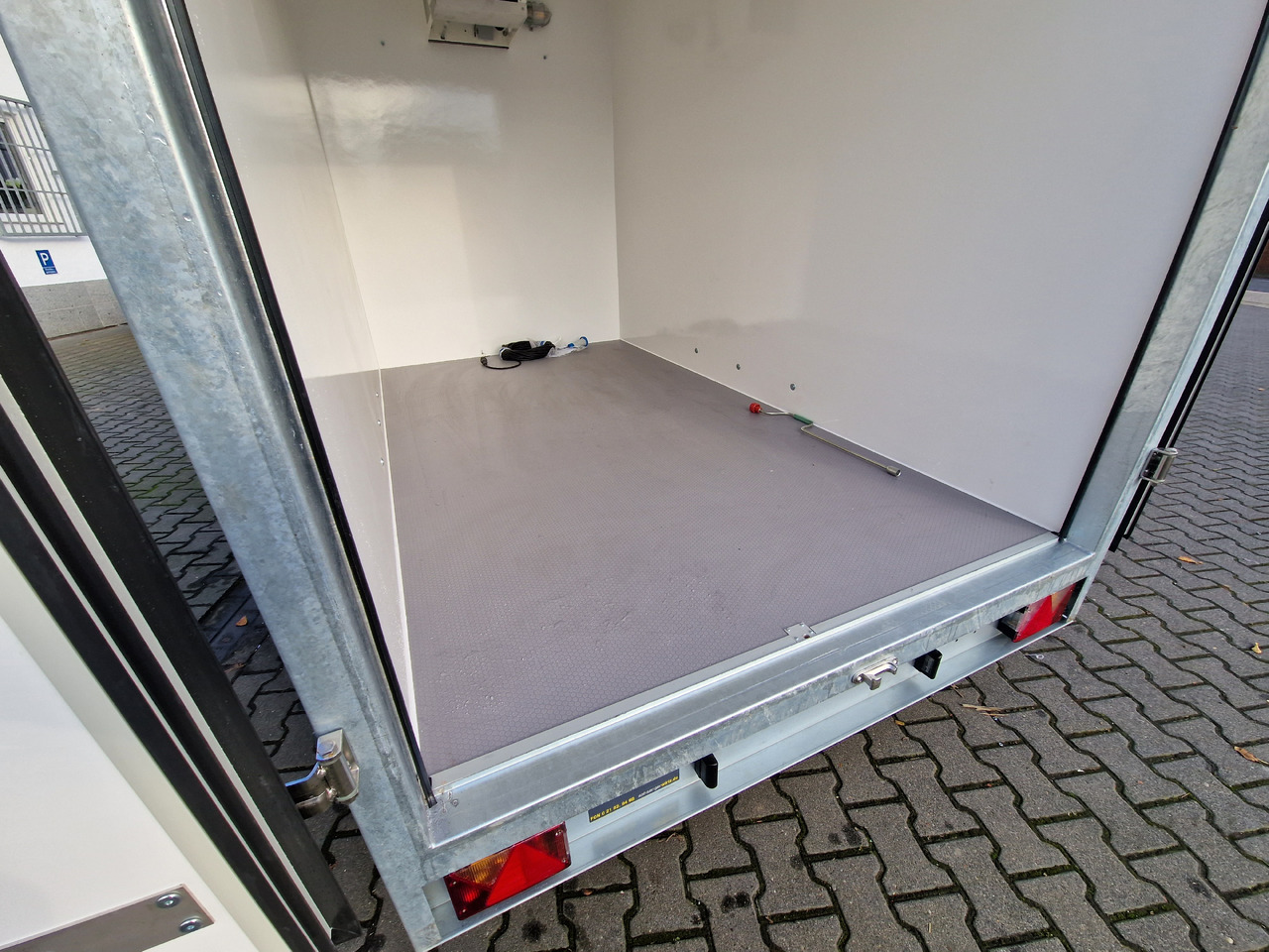 Leasing  Kargo CoolBoxx FK2030HT 296x162x200cm 230V Govi Kühlung Stützen 2000kg 100km/H Abverkauf Kargo CoolBoxx FK2030HT 296x162x200cm 230V Govi Kühlung Stützen 2000kg 100km/H Abverkauf: afbeelding 12