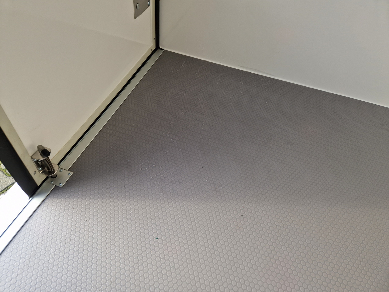 Leasing  Kargo CoolBoxx FK2030HT 296x162x200cm 230V Govi Kühlung Stützen 2000kg 100km/H Abverkauf Kargo CoolBoxx FK2030HT 296x162x200cm 230V Govi Kühlung Stützen 2000kg 100km/H Abverkauf: afbeelding 9