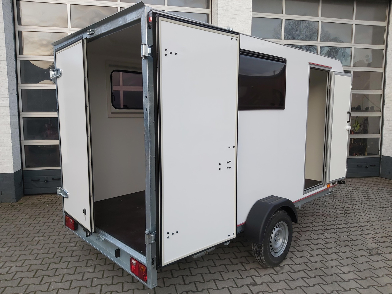 Koffer Sport Camp TFS 360.00 360x180x190cm aero Seitentür 2 Fenster+ DL IL 230V 1300kg 100km/H - Caravan: afbeelding 4 Koffer Sport Camp TFS 360.00 360x180x190cm aero Seitentür 2 Fenster+ DL IL 230V 1300kg 100km/H - Caravan: afbeelding 4