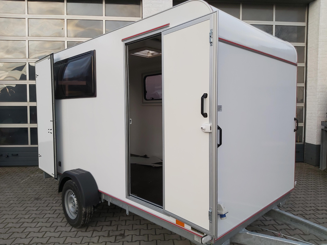 Koffer Sport Camp TFS 360.00 360x180x190cm aero Seitentür 2 Fenster+ DL IL 230V 1300kg 100km/H - Caravan: afbeelding 3 Koffer Sport Camp TFS 360.00 360x180x190cm aero Seitentür 2 Fenster+ DL IL 230V 1300kg 100km/H - Caravan: afbeelding 3