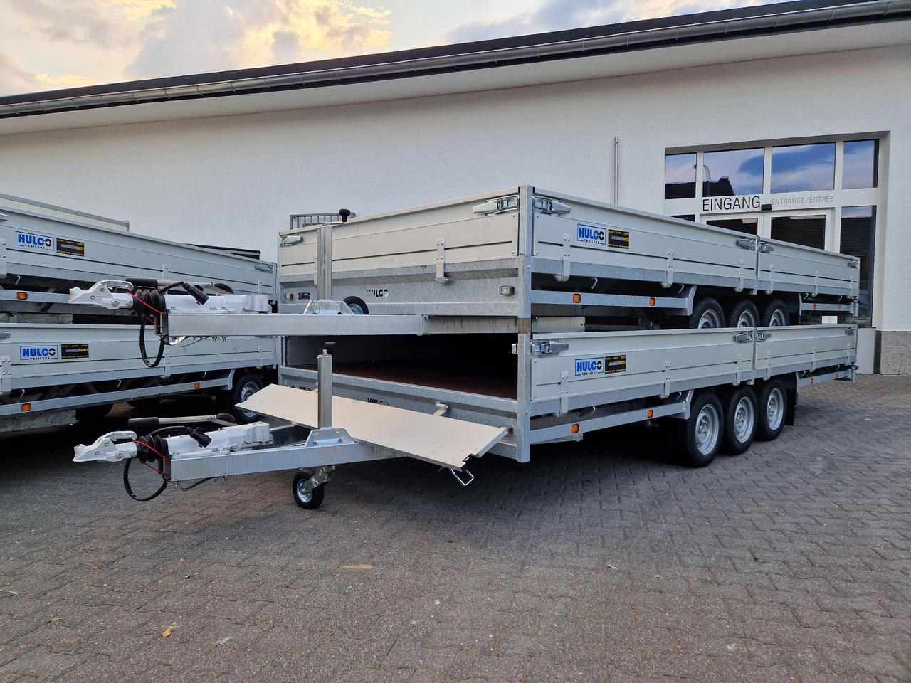 MEDAX - 3 3500 502x223x30cm Tridem 12" niedrig Fahrwerk (XXL) 3500kg - Open/ Plateau aanhangwagen: afbeelding 1 MEDAX - 3 3500 502x223x30cm Tridem 12" niedrig Fahrwerk (XXL) 3500kg - Open/ Plateau aanhangwagen: afbeelding 1
