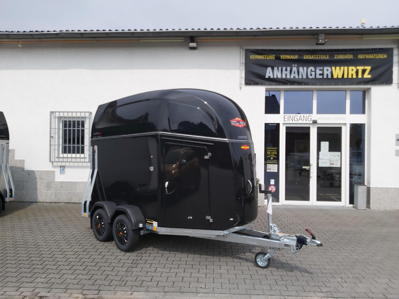 Pferdeanhänger Böckmann Comfort Esprit black Set Sattelkammer Trittschutz 100km/H 2400kg Modell 2024 - Paardentrailer: afbeelding 4 Pferdeanhänger Böckmann Comfort Esprit black Set Sattelkammer Trittschutz 100km/H 2400kg Modell 2024 - Paardentrailer: afbeelding 4