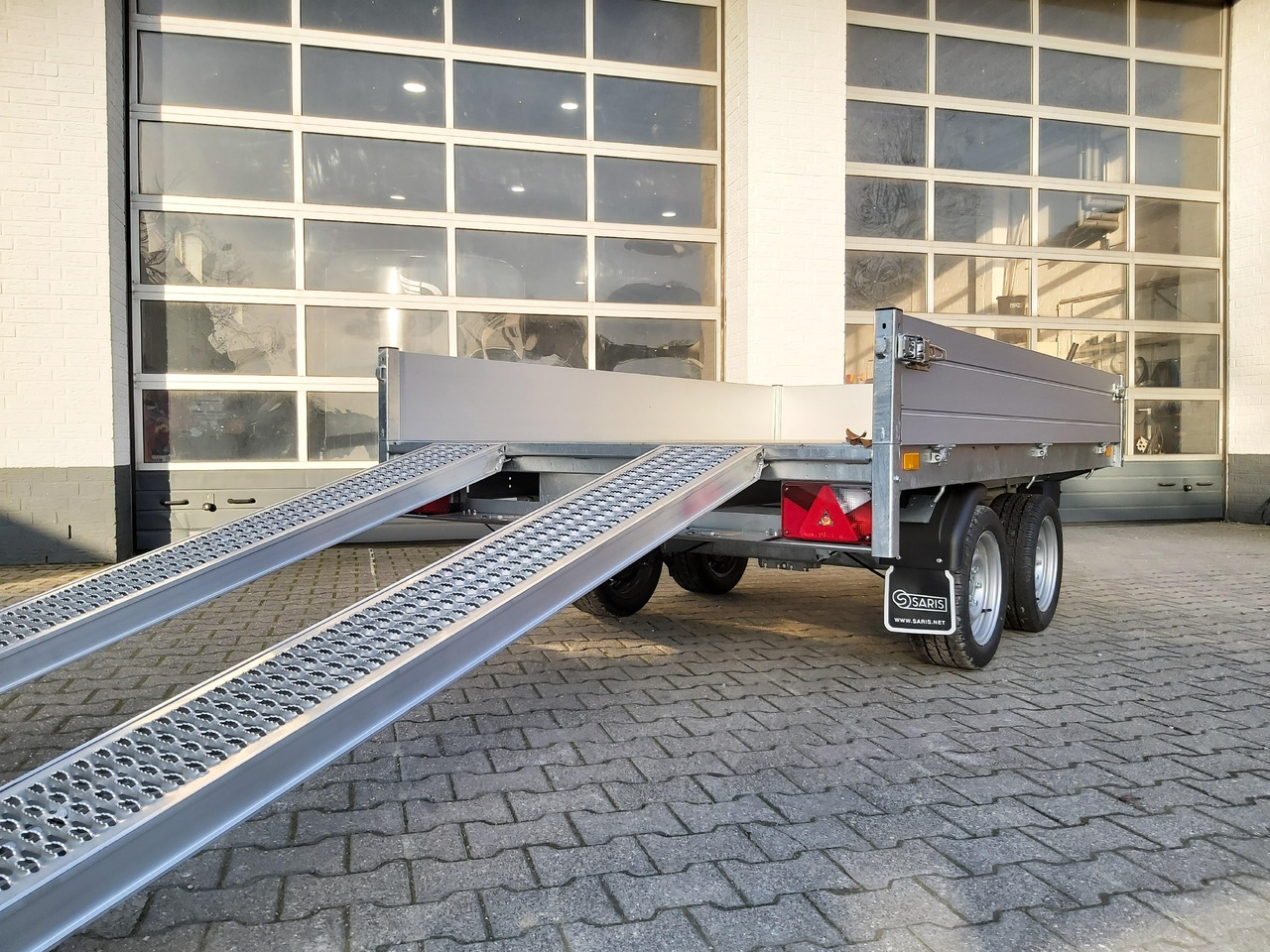 Saris Kipper K1 276 170 2000 2 276x170x30cm Alu Auffahrrampen Heckstützen Handpumpe 13" 2000kg - Kipper aanhangwagen: afbeelding 1 Saris Kipper K1 276 170 2000 2 276x170x30cm Alu Auffahrrampen Heckstützen Handpumpe 13" 2000kg - Kipper aanhangwagen: afbeelding 1